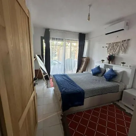 Zeus Oezel Isitmali Havuzlu Villa