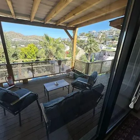Zeus Oezel Isitmali Havuzlu Villa